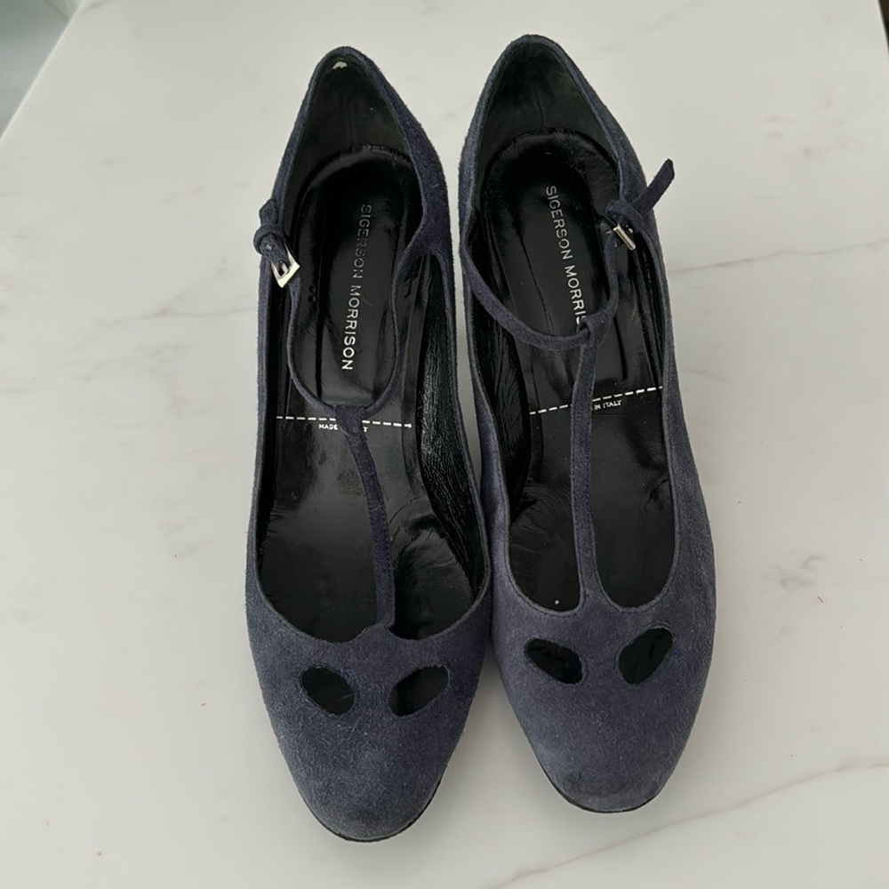 Sigerson Morrison 3” blue suede heels. Size 8.5 great preowned condition.